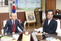 서희건설 이봉관 회장, 경주 지진피해 복구 성금 2억원 전달