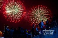 불꽃축제를 즐기는 사람들 ‘2016 서울세계불꽃축제’