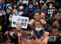 경찰, 백남기 농민 부검 강제집행 재시도…유족·시민 강력반발에 철수