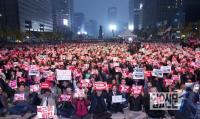 ‘블랙리스트’부터 ‘순실 교과서’ ‘위안부 합의’까지…각계각층 시국선언에 뇌관 폭발