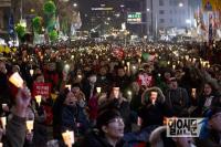 ‘8차 촛불집회’ 탄핵에도 꺼지지 않는 촛불…황교안 총리 사퇴 촉구·헌재 압박