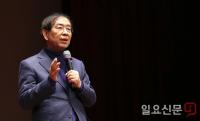 문재인 비판 나선 박원순 “차기 서울시장까지···민주당 친문 줄세우기 심각” 