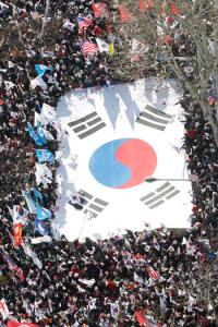 탄핵 무효 외치는 ‘국민 불복종 운동’ 백색테러까지 이어질까?