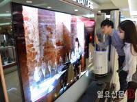  롯데백화점 부산본점 “액자 같은 2.5mm 초슬림 TV 보러 오세요”