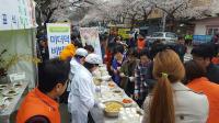 진해 벚꽃축제, 미더덕 비빔밥으로 행사장 물들여