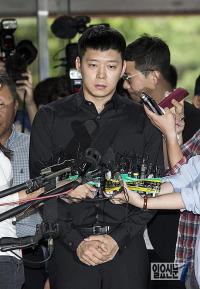 여성계 “연예인 박유천 성폭력 사건 본질 호도…올바른 판결 촉구”