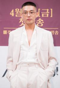 [일요현장] '시카고 타자기' 유아인 "병무청 결과 아직 못 받았다"