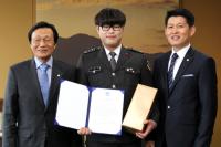 구미대 국방의료과 이주한씨, 의식 잃은 50대 여성 구해