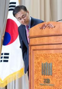 수뇌부 없어 숨죽인 검찰, 앞으로 한 달은 '이대로'