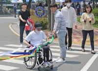 한국해양대 이수빈 학생, 휠체어 타고 마지막 축제 즐겨