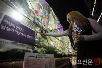 강남역 살인사건 그후 1년…추모 빛바래고 여혐 vs 남혐 전쟁만 남아
