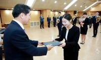 NH농협은행 신입행원 임용장 교부식 열어