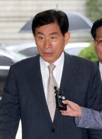 ‘댓글수사팀’ 재집결한 검찰, 원세훈 사건 ‘시간확보’부터