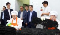 김갑섭 전남도지사 권한대행, 해조류 가공기업 방문