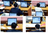 [포토] 부산시의원, ‘제264회 임시회 2차 본회의’서 포털 검색?