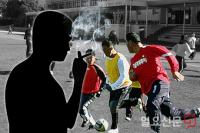 [스토리뉴스]초등학교에서 담배 피는 조기축구 아재들...항의하면 “네가 뭔데?”