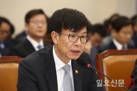 김상조 "국내 회사 생리대, 외국 제품보다 비싸…불공정행위 결과 곧 발표"