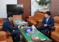 대구경북 상생 외친 권영진 시장, "베트남 출장 후 찾은 곳은 포항지진 현장 아닌 국회"