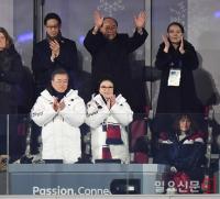 김정은 위원장, 여동생 김여정 특사 통해 문재인 대통령 북 초청 의사...남북 정상회담 신호탄(?)