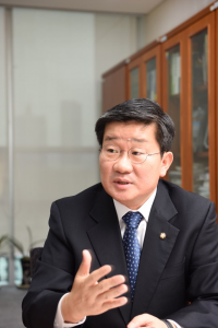 전해철 민주당 예비후보"당 소속 경기도의원 80~90%가 지지... 본선 안정감으로 승부"  