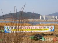 칠곡군 '소나무 재선충병 방재 나무 파쇄장', 각종 생활쓰레기 방치…수질·토양오염 유발