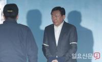 ‘총수 연봉킹’ 롯데 신동빈, 구속수감 중 급여 안 받기로…“지난해 152억 수령”