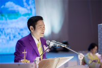 '성폭행' 논란 이재록 목사 "자신을 믿고 사랑하면 더 좋은 천국갈 것"... 교회 측 "사실무근"
