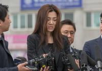 ‘물벼락 갑질‘ 조현민 경찰 출두 “죄송하다” 연발