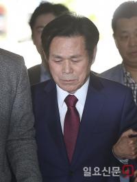 ‘여신도 성폭행혐의’ 이재록 목사 영장실질심사 출석