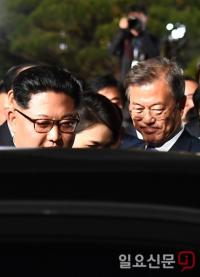 문재인 대통령-김정은 위원장, 판문점 통일각서 두 번째 남북 정상회담 개최 (긴급)