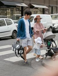 박지성 김민지 부부, 붕어빵 딸과 함께 프랑스 파리 나들이 “행복해보여” 
