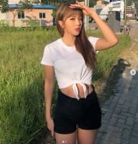 홍진영, 개미 허리 몸매 인증샷 공개 "월요병 훠이훠이" 