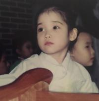 아이유, 변함없는 어린시절 사진 공개 “모태 미모 입증” 