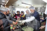 [포항시정] 이강덕 시장, 설맞이 사회취약계층 가정 방문 外