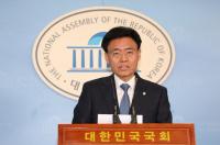 가이드 "최교일 스트립바 갔다"…최 의원 "옷 완전히 벗는 곳은 아니야"
