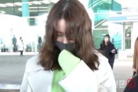 "민낯은 수줍어요" 소녀시대 윤아, 화사한 입국 장면