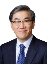 유창근 현대상선 사장 임기 2년 남기고 사퇴…실적부진과 산업은행 등 채권단 압박에 지친듯 