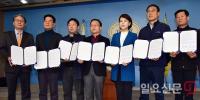 택시·카풀 사회적 대타협 합의…'출퇴근 시간'에 카풀 허용