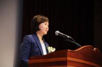 이의경 식약처장, 중외·유유제약 사외이사·용역 43건 등 제약업계와  얽힌 이해관계 수행 부적절 파문 