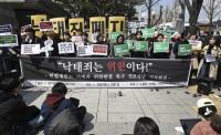 ‘범죄’ 꼬리표 뗀 낙태죄, 법 개정까지 '넘을 산' 많다