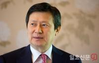 신동빈 롯데 회장, 일본 롯데홀딩스 이사 재선임…형 신동주는 부결