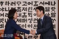 ‘경제원탁회의 득이야 실이야’ 한국당 딜레마 빠진 까닭