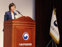 ‘인보사’ 건강보험 등재 연구용역 수행, 이의경 식약처장 사퇴론 대두 
