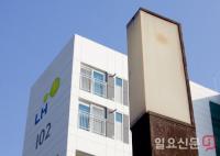 '수억 원 뇌물수수에 물품 강매까지?' LH 내부 비리 실태 앞과 뒤