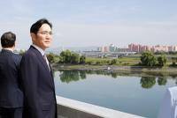 이재용, 사내이사 내려놔도 경영보폭 확대? 삼성 '책임경영' 역주행하나
