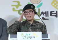 “저는 대한민국 군인입니다”…성전환 육군하사, 군복입고 거수경례