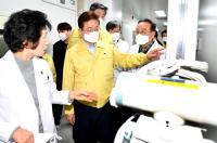 이철우 경북지사, "어려운 현장여건 속…의료진에게 감사하다"