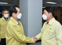권영진 시장 "대구, 음압병동 턱없이 부족"···정 총리 "정부차원 적극 돕겠다"