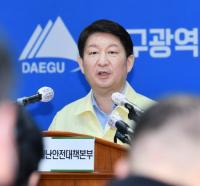 [코로나19] 사망자 장례 "가족이 희망하는 대로" 권영진 시장 답변 '구설' 