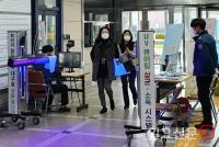 [코로나19] 대구·경북 추가 확진자 연일 감소··· "국면 전환 시점은 아냐"